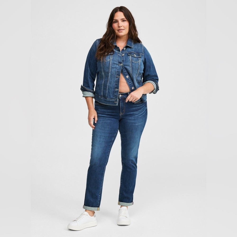 ✨NWT✨Torrid Perfect Boyfriend Mid-Rise Jean